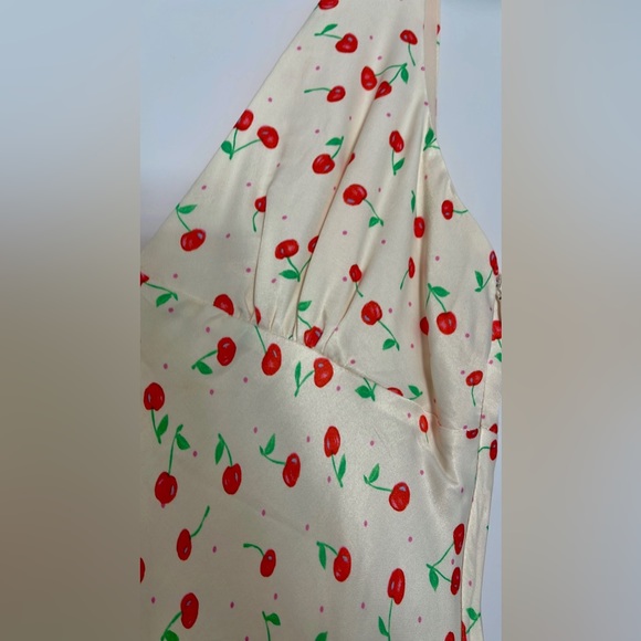 zara cherry silky short mini dress v neck medium skater dress - Picture 3 of 8